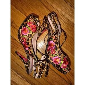 Vintage Betsey Johnson rose embroidered animal print heels Sz 6.5
